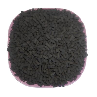 Un bon prix. 90% de dureté Charbon actif granulaire noir avec une teneur en humidité de 5% en ligne