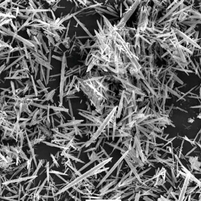Un bon prix. CAS 471-34-1 Aiguille à cristal unique sous microscope Moustache de carbonate de calcium CaCO3 Moustache de cristal en ligne