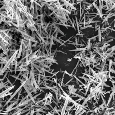 Un bon prix. Aiguille à moustache de sulfate de calcium monocristallin CAS 7778-18-9 Matériau brut industriel à cristaux purs en ligne