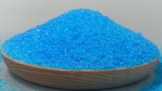 Un bon prix. CAS 7758-98-7 Sulfate de cuivre solide cristallin bleu anhydre et pentahydrate de sulfate de cuivre en ligne